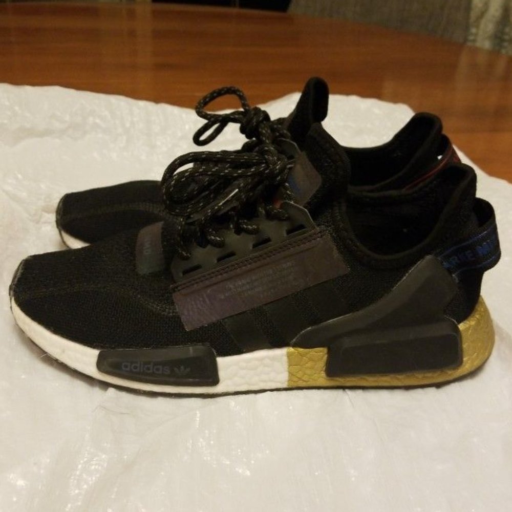 Adidas Mens NMD R1 V2 FW5327 Black Running Shoes Sneakers Size 7.5